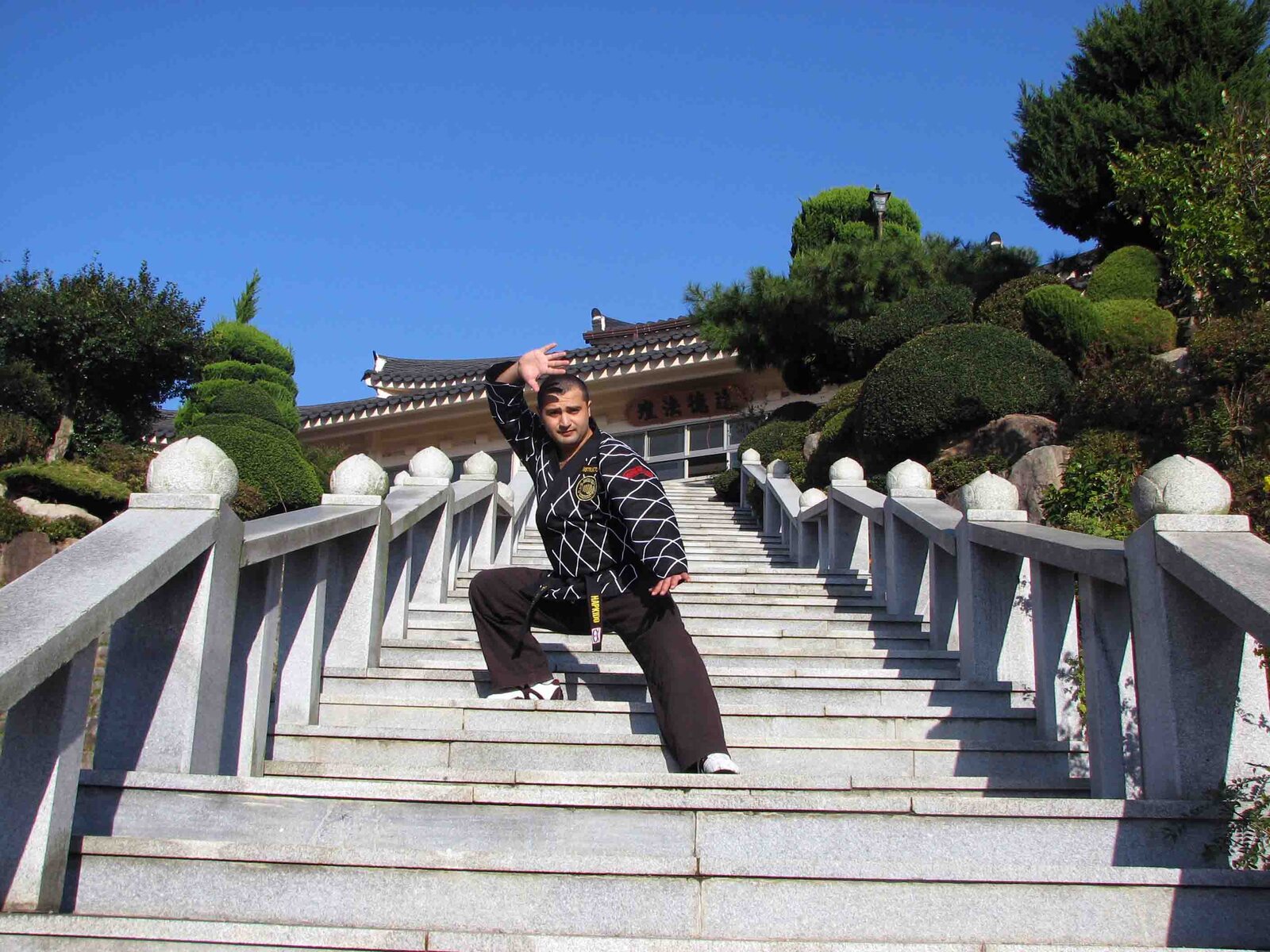 Grandmaster Vidadi Hajiyev in a traditional fighting stance